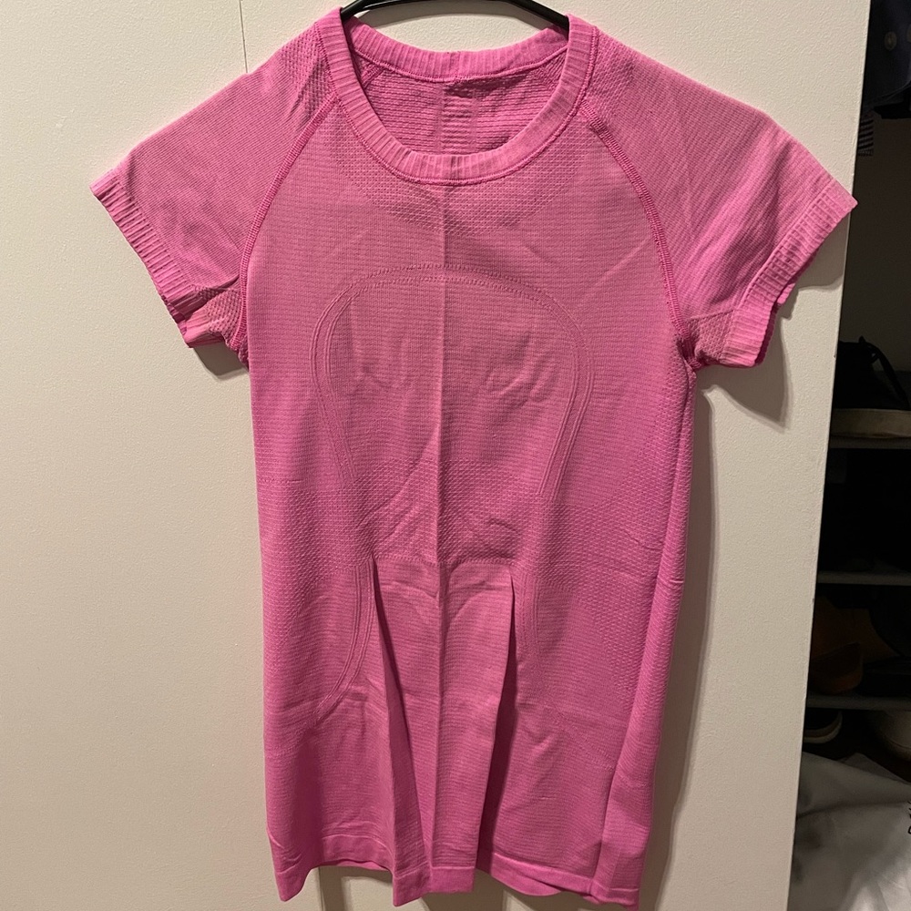 Lululemon pink athletic top size 2